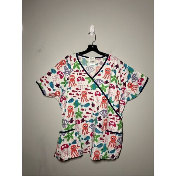 UA Scrubs fish scrub top size 2xl C16-6 - Picture 1 of 3